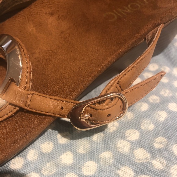 NIB vionic sandals - Picture 8 of 13